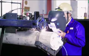 automatic welding, difference between machine and automatic welding, difference between manual and machine welding, difference between mechnized and robotic welding, machine welding, manual welding, robotic welding, semiautomatic welding